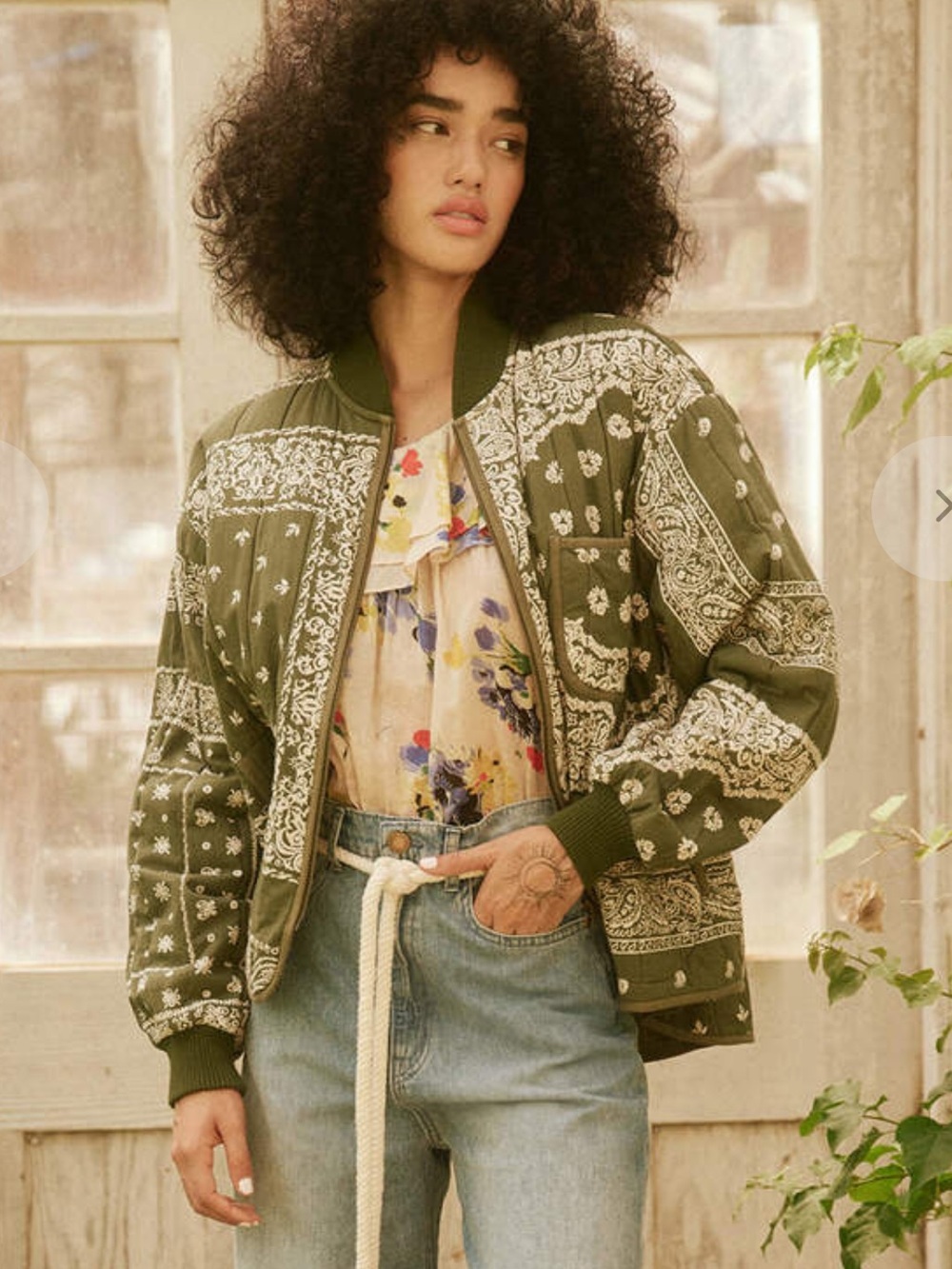 THE GREAT the quilted bomber jacket in army bandana print size 1